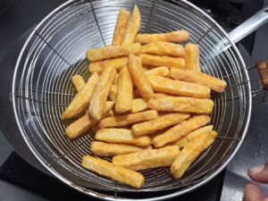 Chilli Potato Recipe in Hindi - चिल्ली पोटैटो बनाने की विधि