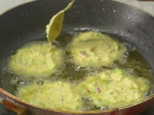 Genhu atta ka nasta recipe | गेंहू आटे और हरे मटर का नास्ता